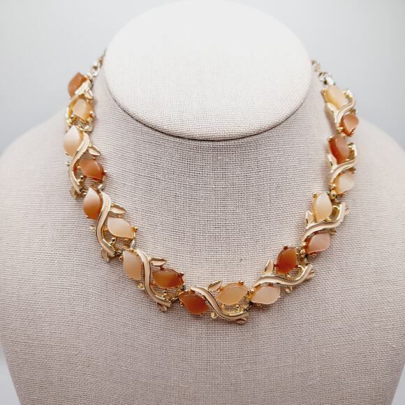 Vintage Moonglow Leaf Choker Necklace Beige Tan Gold Tone 16” Adjustable - Picture 5 of 9